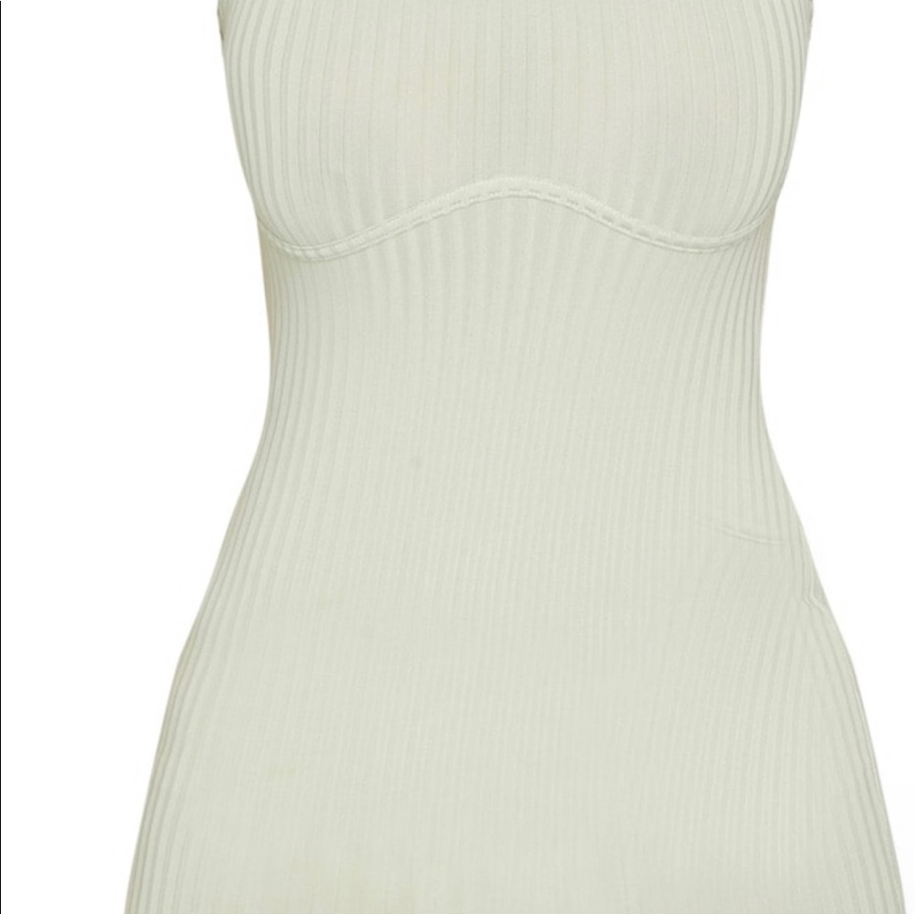 PrettyLittleThings Dress - Picture 4 of 8